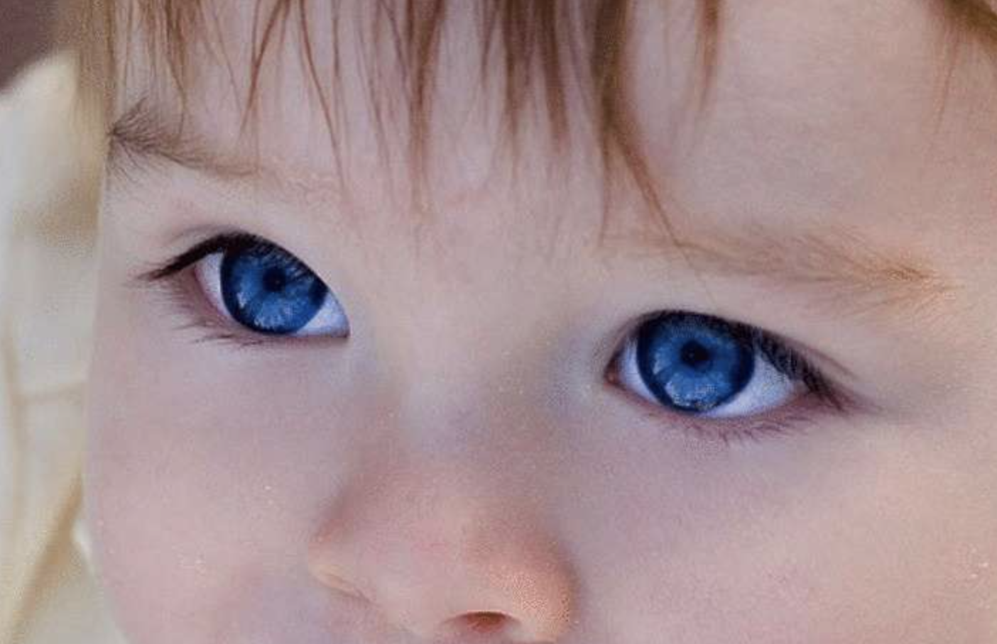 Дети рождаются с голубыми глазами. Дети с разным цветом глаз. У голубоглазых родителей кареглазый ребенок. Всегда ли дети рождаются с синими глазами. У светлоглазых рождаются кареглазые дети