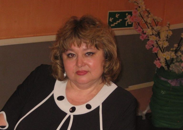 Продала квартиру сусідам та переїхала на дачу. Але з початком холодів вирішила пожити у сина. Виявилося – це була моя головна помилка