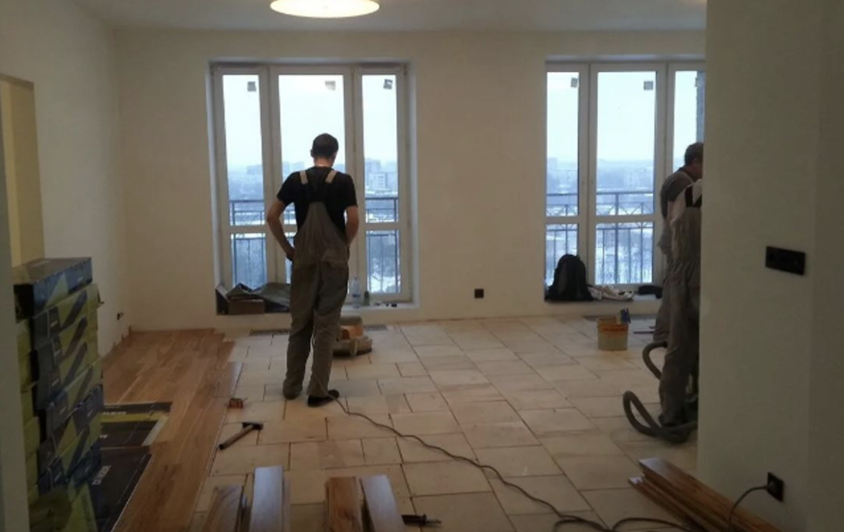 Довольный клиент. Довольные метры. Довольные метры. Довольный покупатель. Мечтаю о доме.